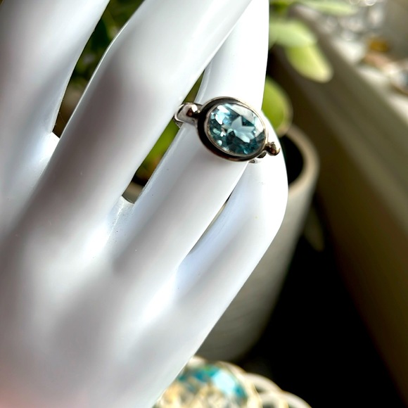 EUC Blue Topaz Ring 6 - Picture 1 of 6